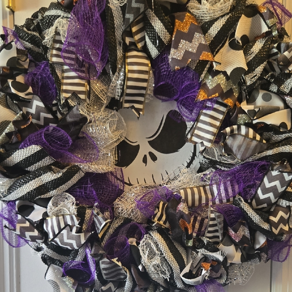 Halloween Skull Deco Mesh Wreath in Purple, Black & White